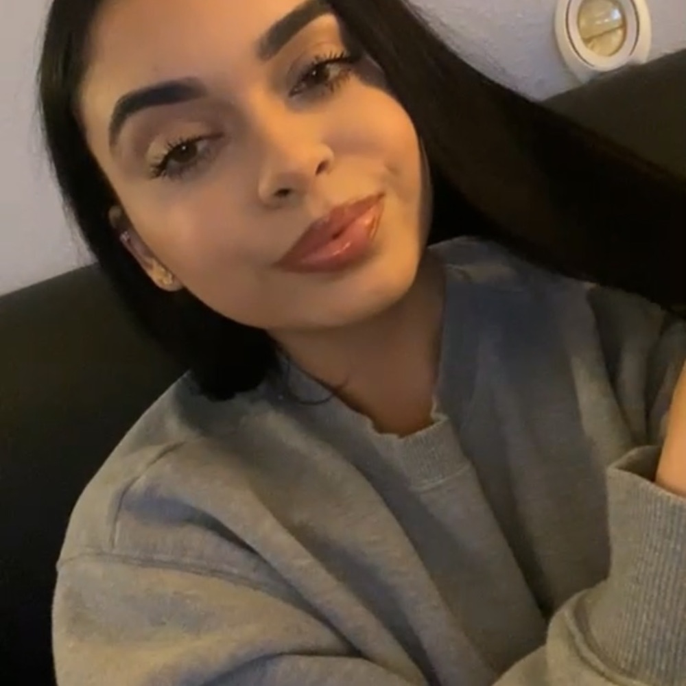 Meet your Posher, Pariss